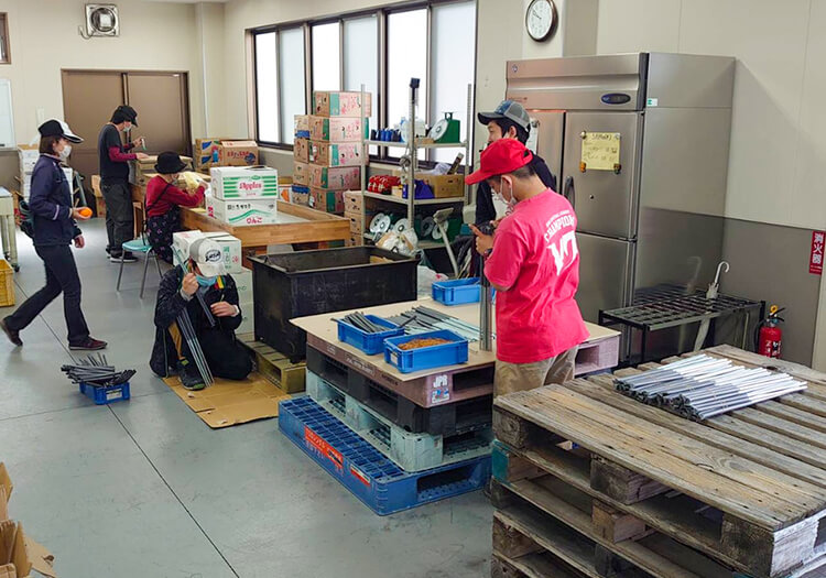 金属部品の組み立て